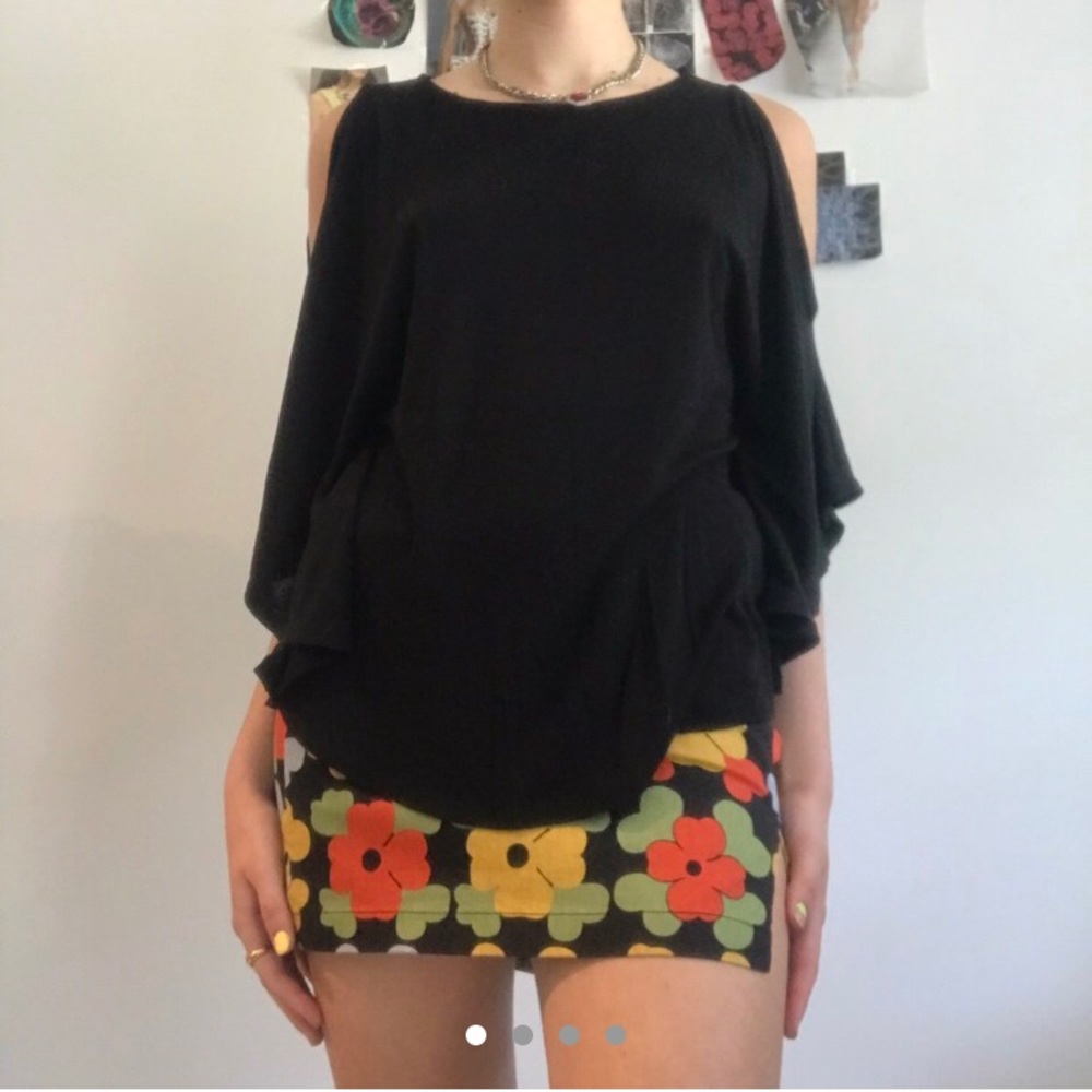 black cold shoulder tee